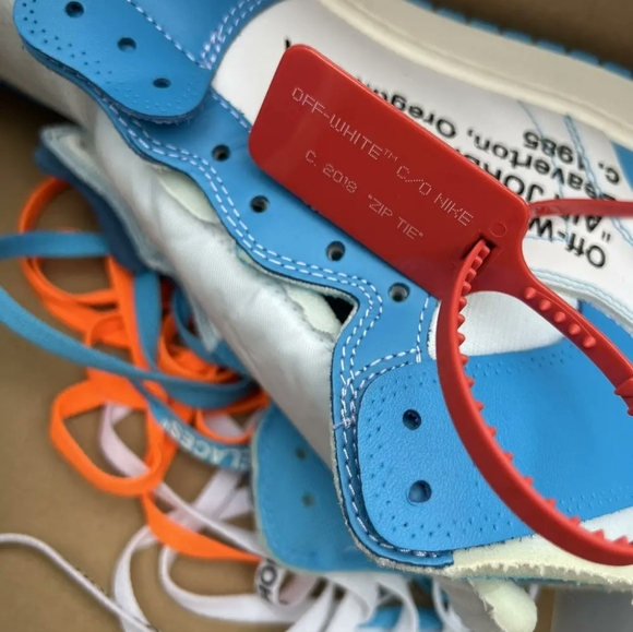 Air Jordan 1 x Off-White - Picture 4 of 6